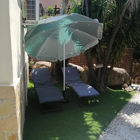 De Charme A 300 M De La De Santa Giulia Vakantiehuis