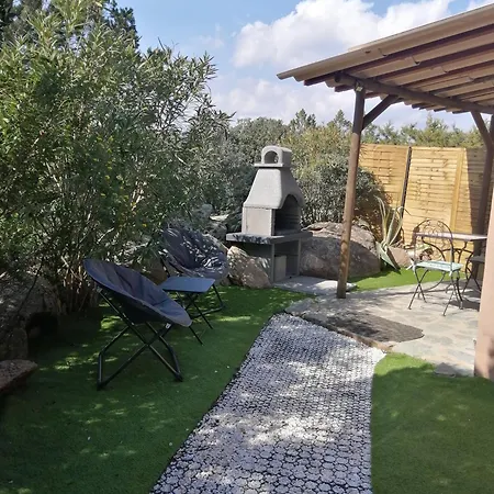 בית נופש De Charme A 300 M De La De Santa Giulia פורטו-וישיו